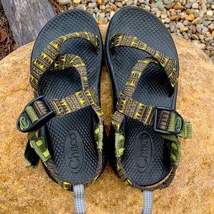 Like new kids chaco sandals